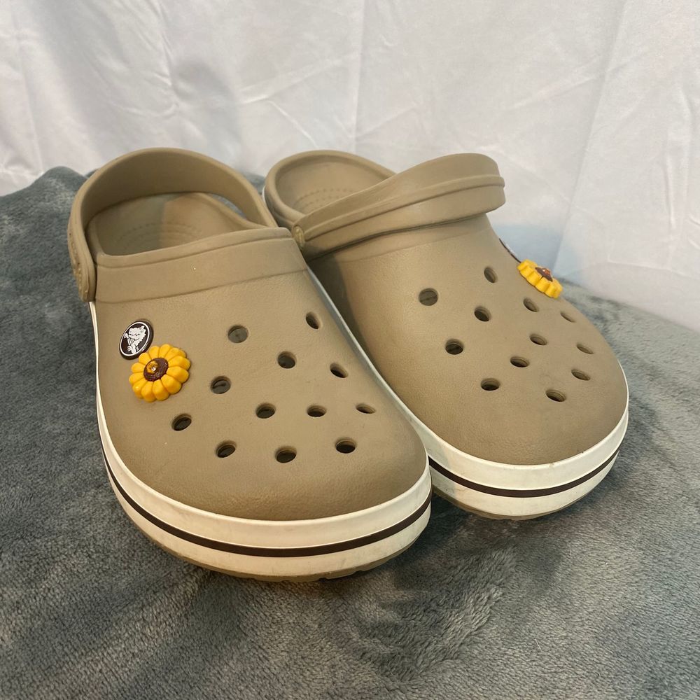 Crocs Olive green without sunflower…. will include 4 random jibbitz